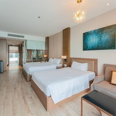 Kn Panorama Beachfront Condotel Nha Trang Exteriör bild