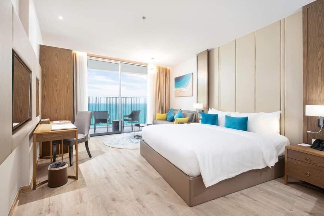 Kn Panorama Beachfront Condotel Nha Trang Exteriör bild