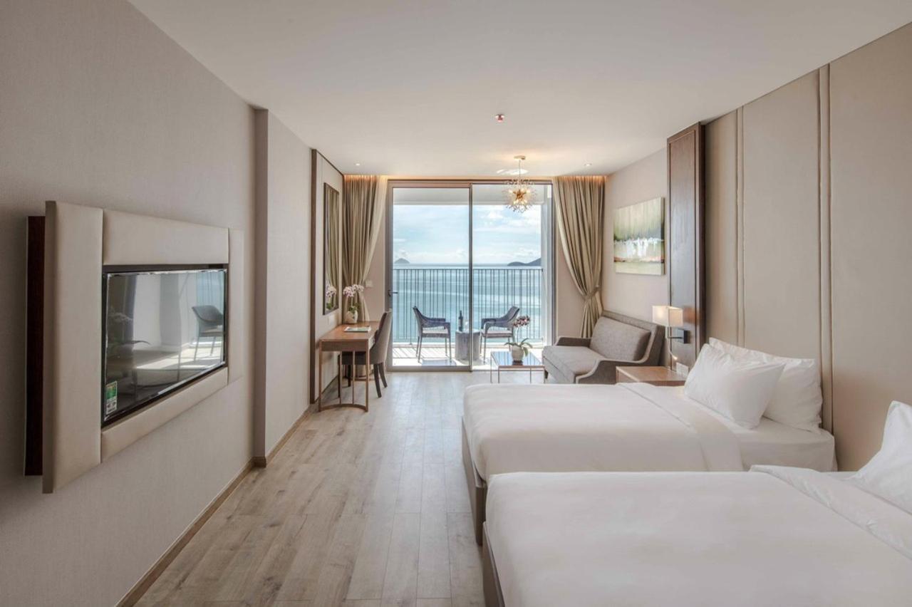 Kn Panorama Beachfront Condotel Nha Trang Exteriör bild